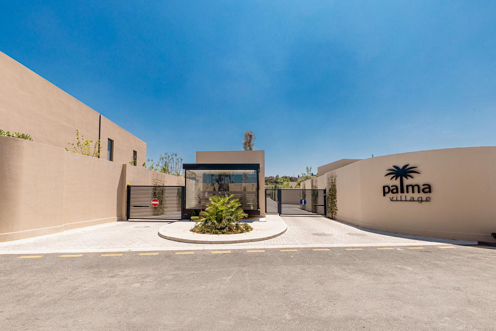 Lüks villa, şəxsi hovuz və bağ mənzərəsi ilə