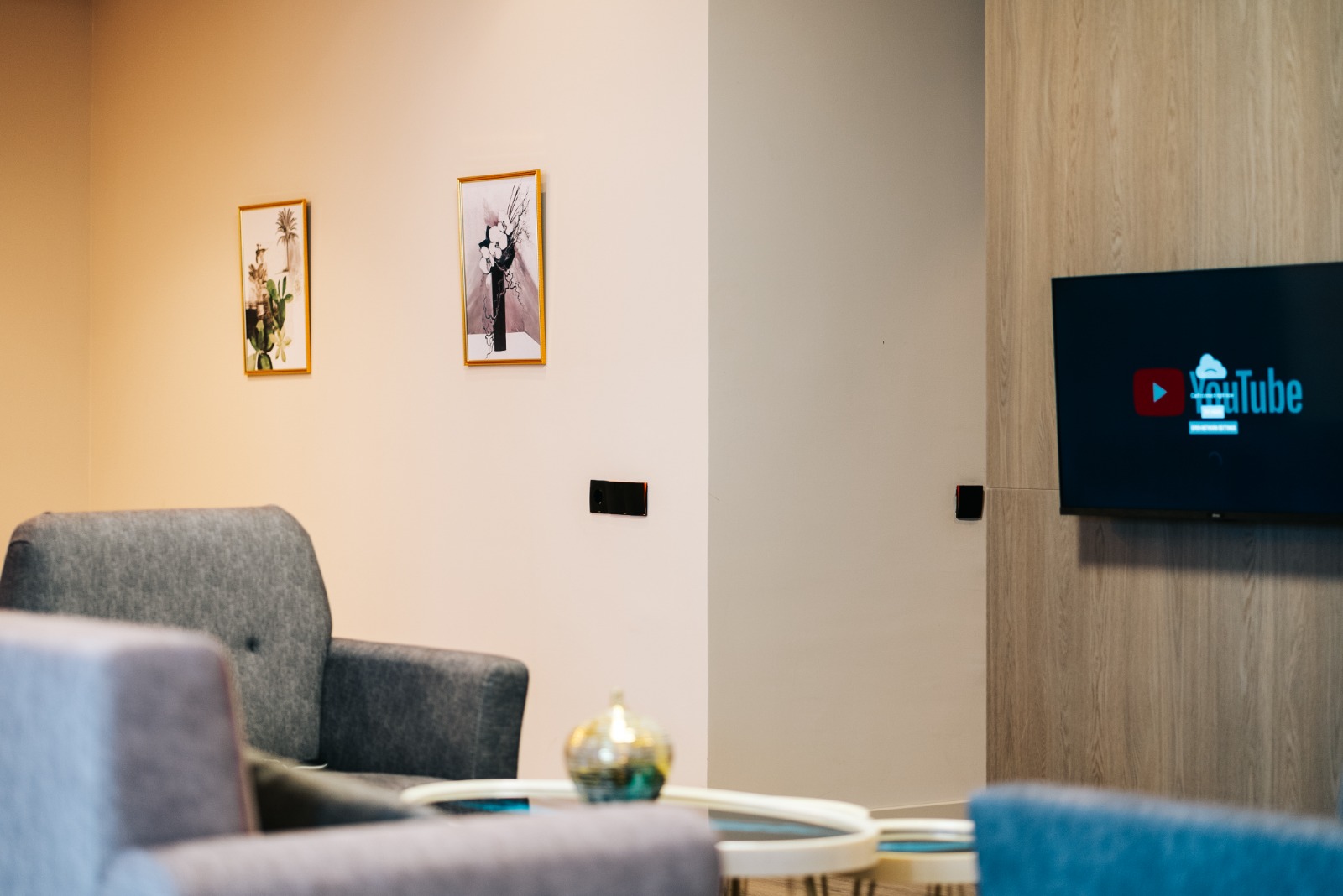 Geniş villa interyeri, müasir lüks mebel və zərif dizayn