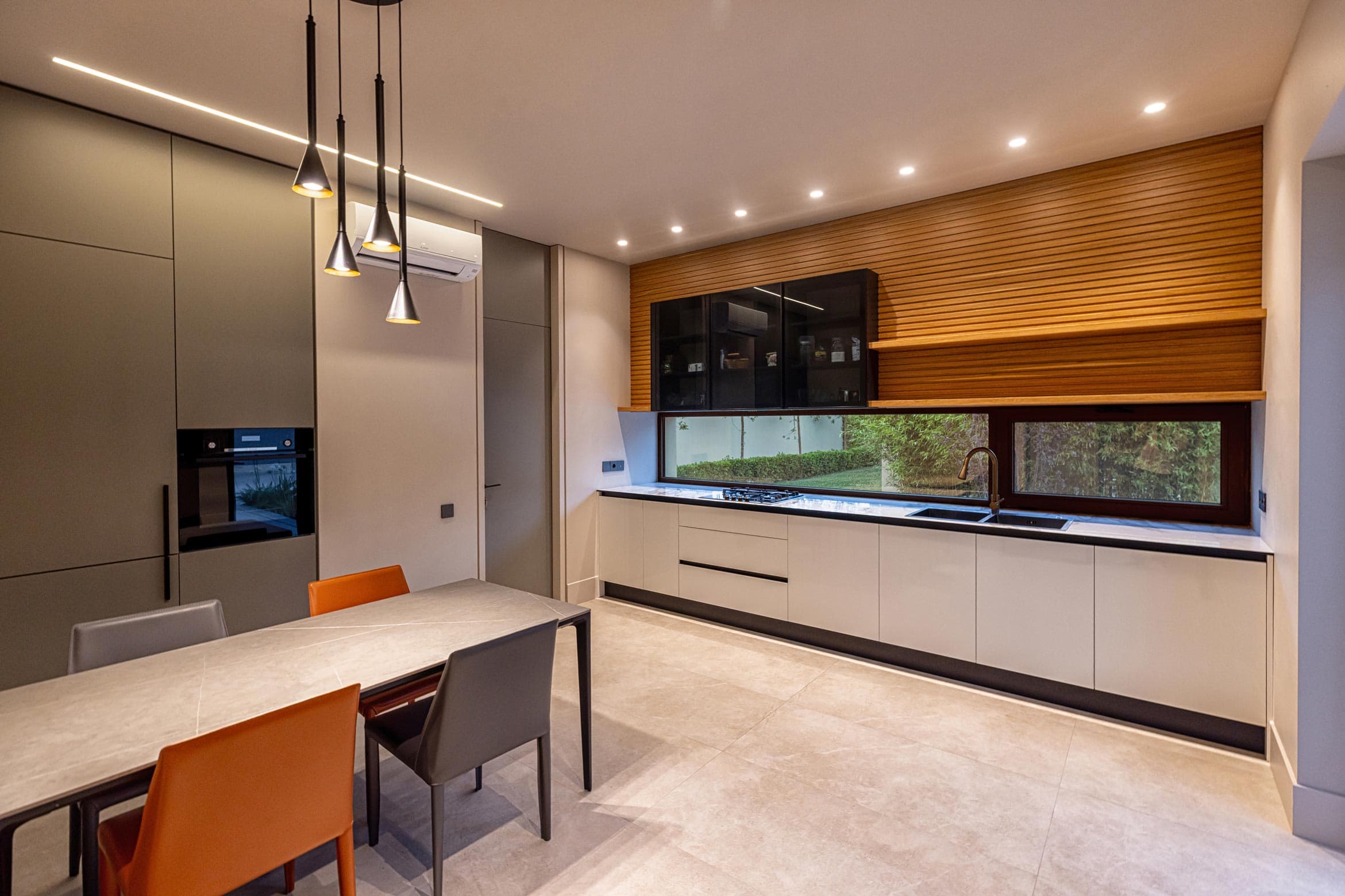 Geniş villa interyeri, müasir lüks mebel və zərif dizayn